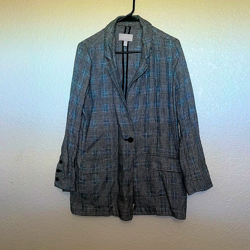 Linen boyfriend blazer. Black /white houndstooth print with light blue accents.